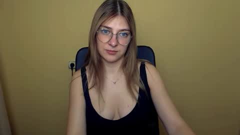 Snapshot of luna_lush_ chatting on November 2025 10:04:02 AM Luna online show from November 2025 10:04:02 AM