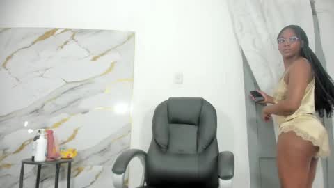 Luna  online show from June 2026 11:51:02 PM