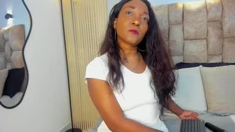 Snapshot of luna_moretti chatting on September 2025 11:55:01 AM luna moretti online show from September 2025 11:55:01 AM