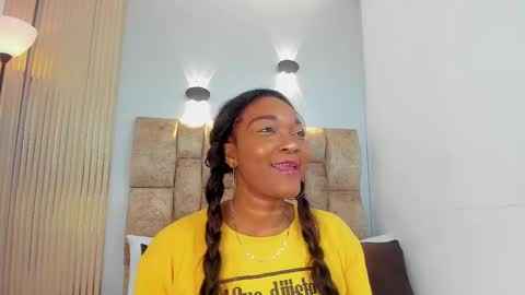 Snapshot of luna_moretti chatting on September 2025 12:06:01 PM luna moretti online show from September 2025 12:06:01 PM
