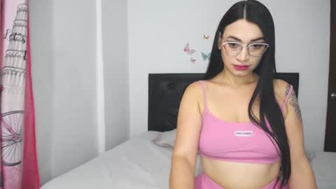 Snapshot of luna_pitufo chatting on October 2025 09:18:02 AM Luna y pitufo online show from October 2025 09:18:02 AM