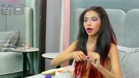 LUNA  online show from October 2025 10:51:02 PM