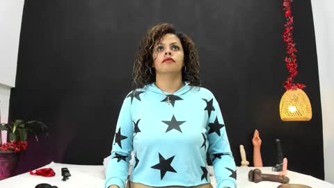 Luna online show from October 2025 07:44:01 PM