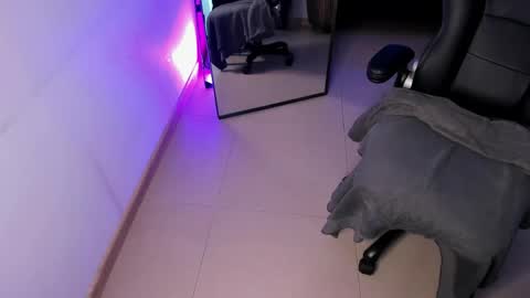Snapshot of luna_tagliaferri chatting on April 2026 09:01:02 PM Luna online show from April 2026 09:01:02 PM