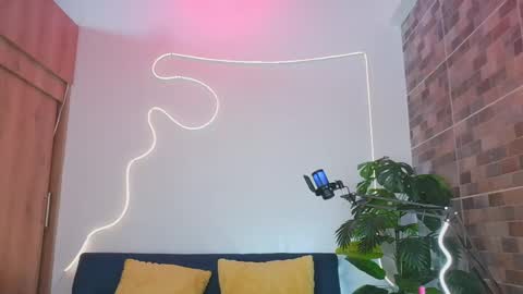 Snapshot of luna_valen chatting on May 2026 04:31:02 AM luna_valen online show from May 2026 04:31:02 AM