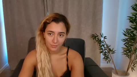 Snapshot of luna_velvvet chatting on June 2026 02:26:01 PM Luna online show from June 2026 02:26:01 PM