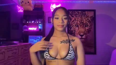 lunaa_11 online show from May 2026 06:52:01 AM