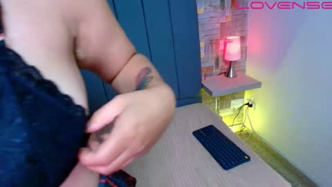 lunaa____ online show from April 2026 08:42:02 PM