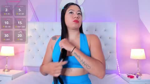 lunaa_hart online show from November 2025 08:00:01 PM