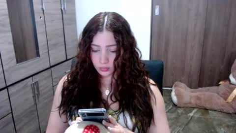 Snapshot of lunaa_sub chatting on July 2026 08:00:01 PM lunaa_sub online show from July 2026 08:00:01 PM