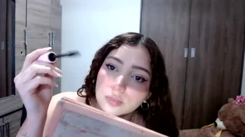 Snapshot of lunaa_sub chatting on August 2026 06:22:01 PM lunaa_sub online show from August 2026 06:22:01 PM