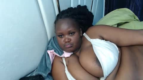 lunabloom01 online show from October 2025 09:48:02 PM