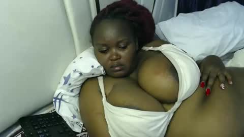 lunabloom01 online show from January 2026 10:58:02 PM