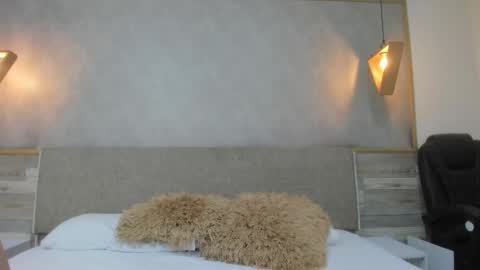 LUNA  online show from October 2025 01:30:01 PM