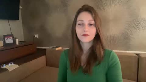 lunafeather online show from March 2026 05:18:01 AM