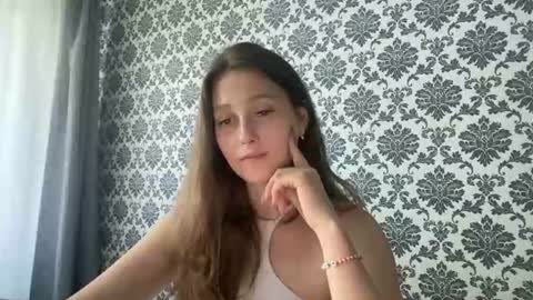 lunafeather online show from June 2026 08:39:01 AM