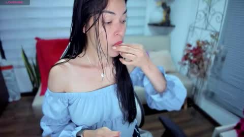 Luna online show from December 2025 04:10:02 AM