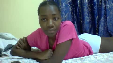 lunah_kitty online show from April 2026 12:03:02 PM