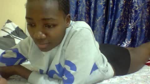 lunah_kitty online show from April 2026 06:09:01 PM