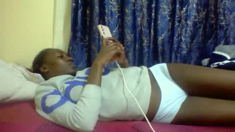 lunah_kitty online show from April 2026 07:58:01 PM