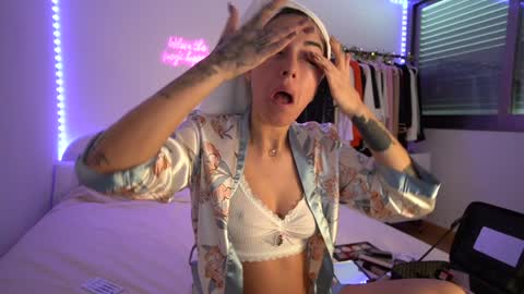 Laura online show from January 2025 10:21:02 AM