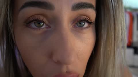 Laura online show from February 2025 12:44:01 PM