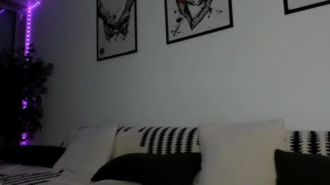 Laura online show from February 2025 09:28:01 PM