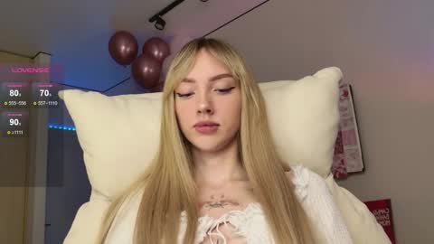 Luna online show from November 2025 10:24:01 PM