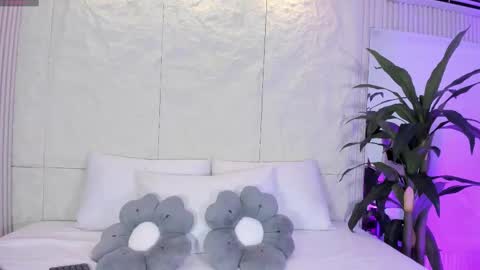 Luna  online show from March 2026 12:09:01 PM