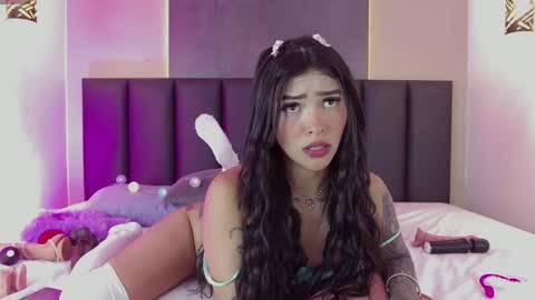 Snapshot of lunalenox_ chatting on February 2025 07:07:01 AM I M L U N A online show from February 2025 07:07:01 AM