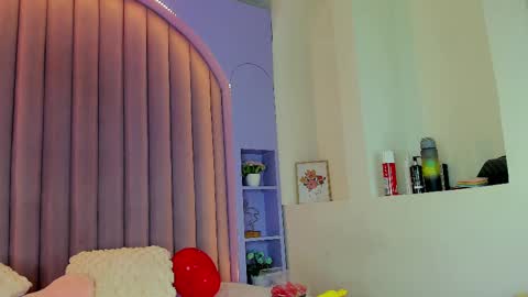 Snapshot of lunalenox_ chatting on February 2025 02:47:02 AM I M L U N A online show from February 2025 02:47:02 AM