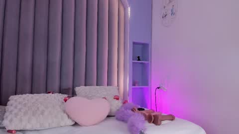 Snapshot of lunalenox_ chatting on March 2025 02:36:02 AM I M L U N A online show from March 2025 02:36:02 AM