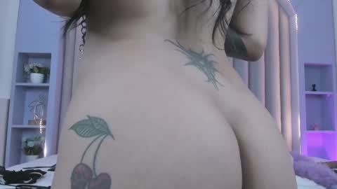 Snapshot of lunalenox_ chatting on March 2025 02:30:02 AM I M L U N A online show from March 2025 02:30:02 AM