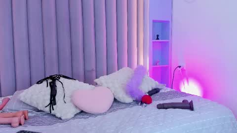 Snapshot of lunalenox_ chatting on March 2025 03:17:01 AM I M L U N A online show from March 2025 03:17:01 AM