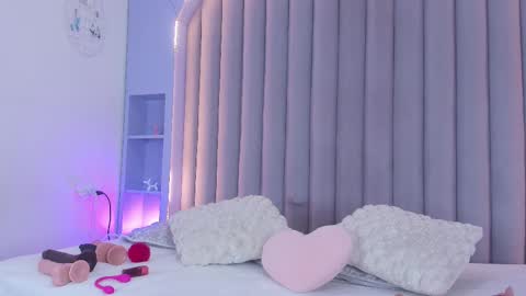 Snapshot of lunalenox_ chatting on March 2025 02:50:01 AM I M L U N A online show from March 2025 02:50:01 AM