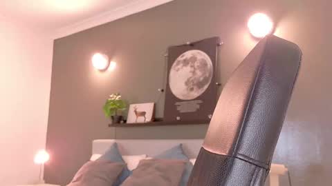 Snapshot of lunalenox_ chatting on September 2025 07:26:02 PM I M L U N A online show from September 2025 07:26:02 PM