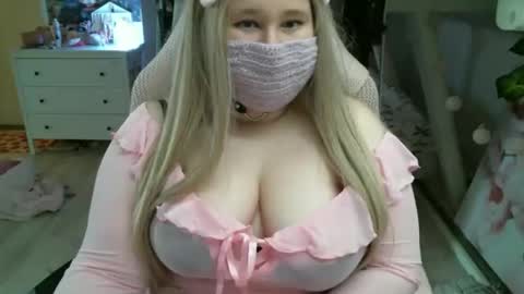 lunalulls online show from March 2026 12:31:01 PM