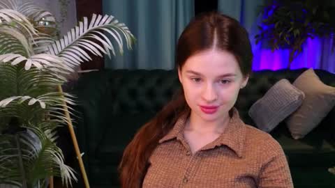 lunaolivia_ online show from November 2025 12:52:01 PM