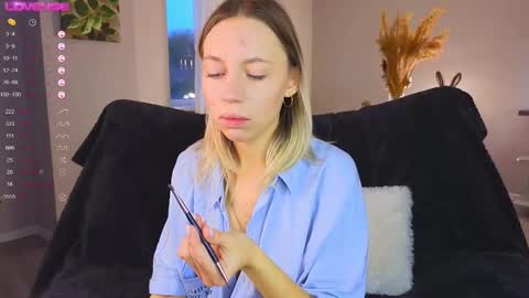 Kelly online show from October 2025 02:40:02 PM