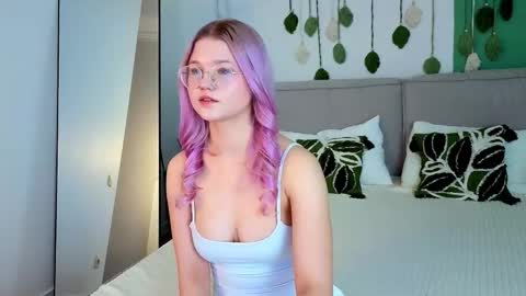 lunariafox online show from March 2026 02:38:01 PM