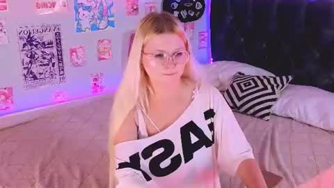 lunariafox online show from July 2026 07:39:01 PM