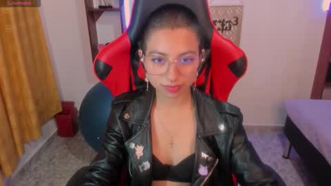 lunarichy online show from October 2025 07:03:02 PM