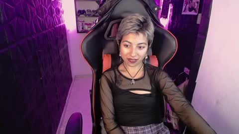 lunarichy online show from February 2026 09:00:01 PM