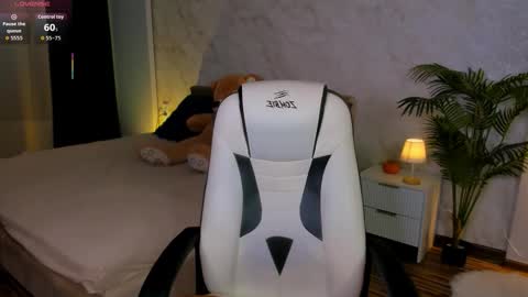 Lily online show from November 2025 05:28:02 AM