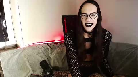 Linda  Linde online show from February 2025 02:05:02 AM