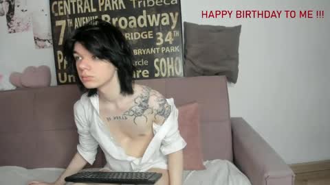 Snapshot of lunaroffset chatting on May 2026 05:26:01 AM Matthew online show from May 2026 05:26:01 AM