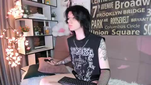 Snapshot of lunaroffset chatting on June 2026 05:16:01 AM Matthew online show from June 2026 05:16:01 AM