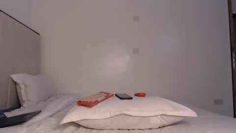 Luna online show from April 2026 12:43:02 AM