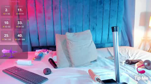 LUNA  online show from April 2026 06:57:02 PM