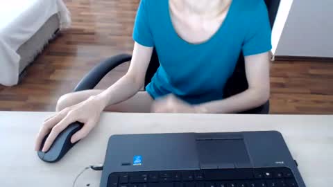 Snapshot of lunavibe_ chatting on June 2026 11:52:02 AM lunavibe_ online show from June 2026 11:52:02 AM